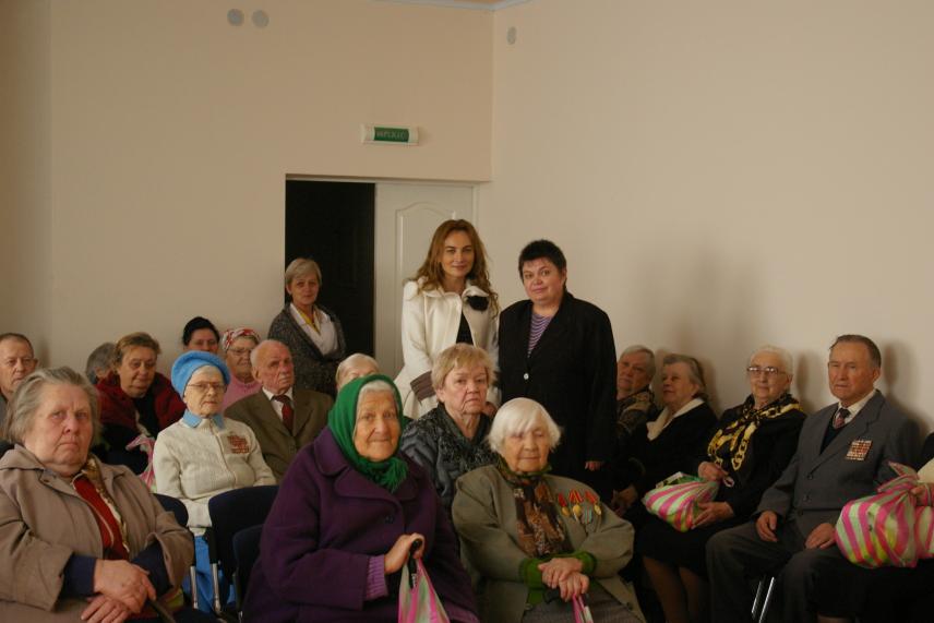 Photo 7 for Visiting the homes of war and labor veterans