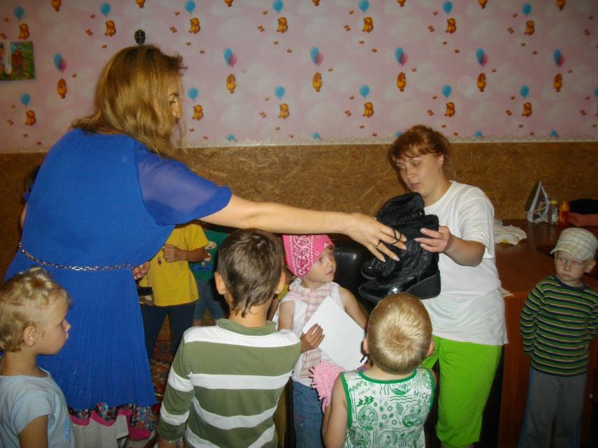 Фото 7 до новини Відвідування з гуманітарною допомогою реабілітаційного центру у селі Почуйки Житомирської області