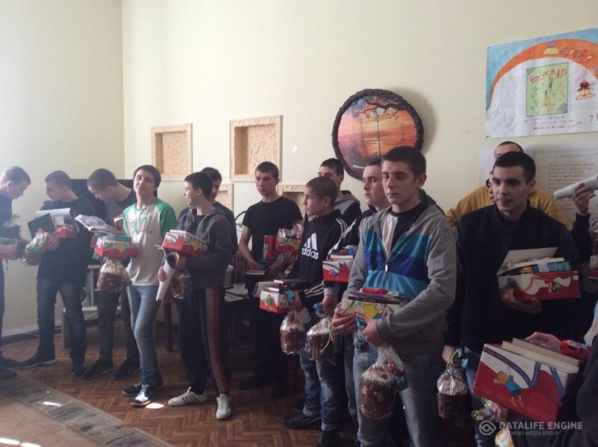 Photo 5 for Congratulations on a bright Easter day to juvenile detainees (convicted) in the Lukyanovsky pre-trial detention center.