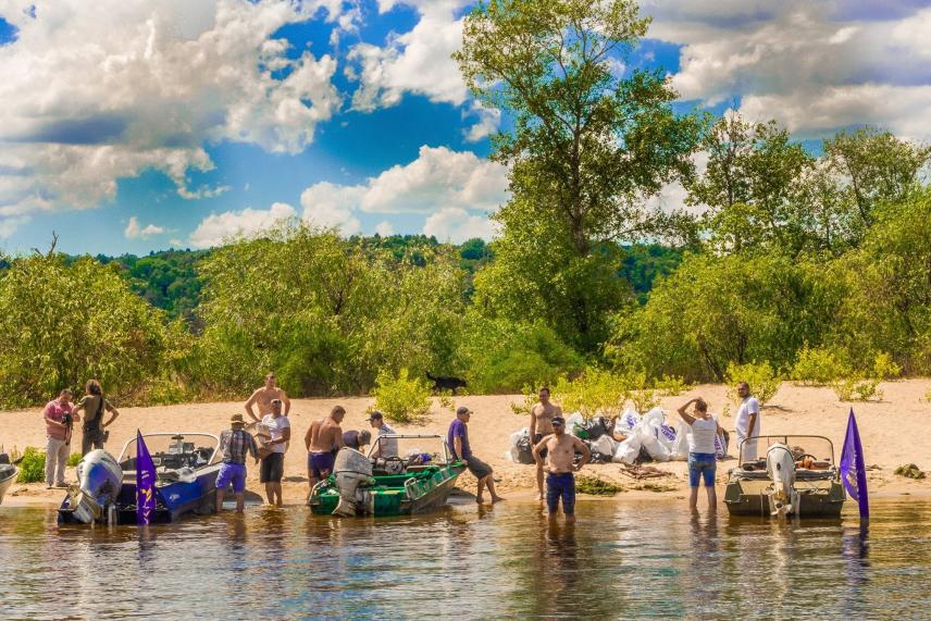 Photo 6 for July 3, 2017. The action of cleaning the Dnipro Islands, timed to the Dnipro Day.