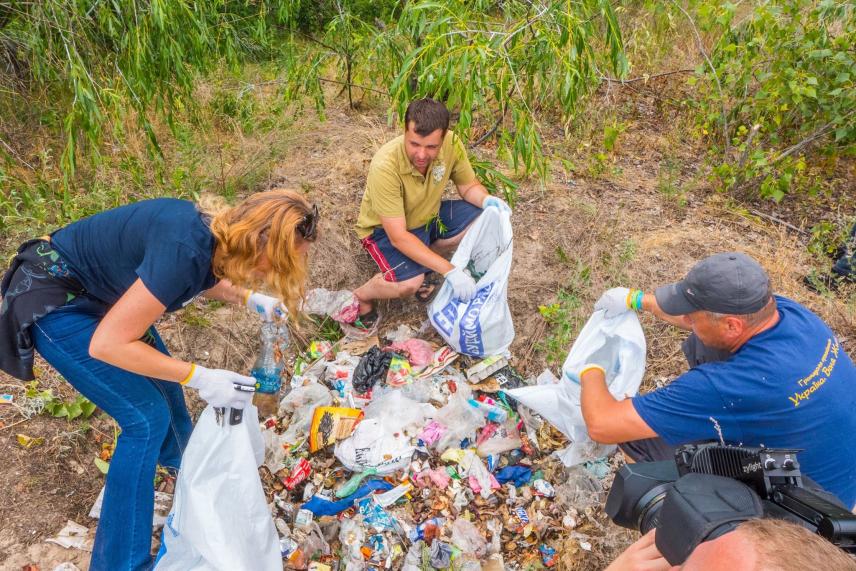 Photo 1 for July 3, 2017. The action of cleaning the Dnipro Islands, timed to the Dnipro Day.