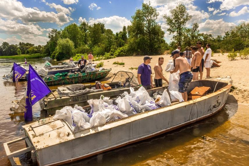 Photo 5 for July 3, 2017. The action of cleaning the Dnipro Islands, timed to the Dnipro Day.